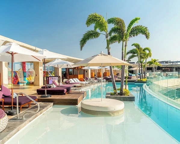 2 piscines extérieures, tentes de plage, parasols de plage