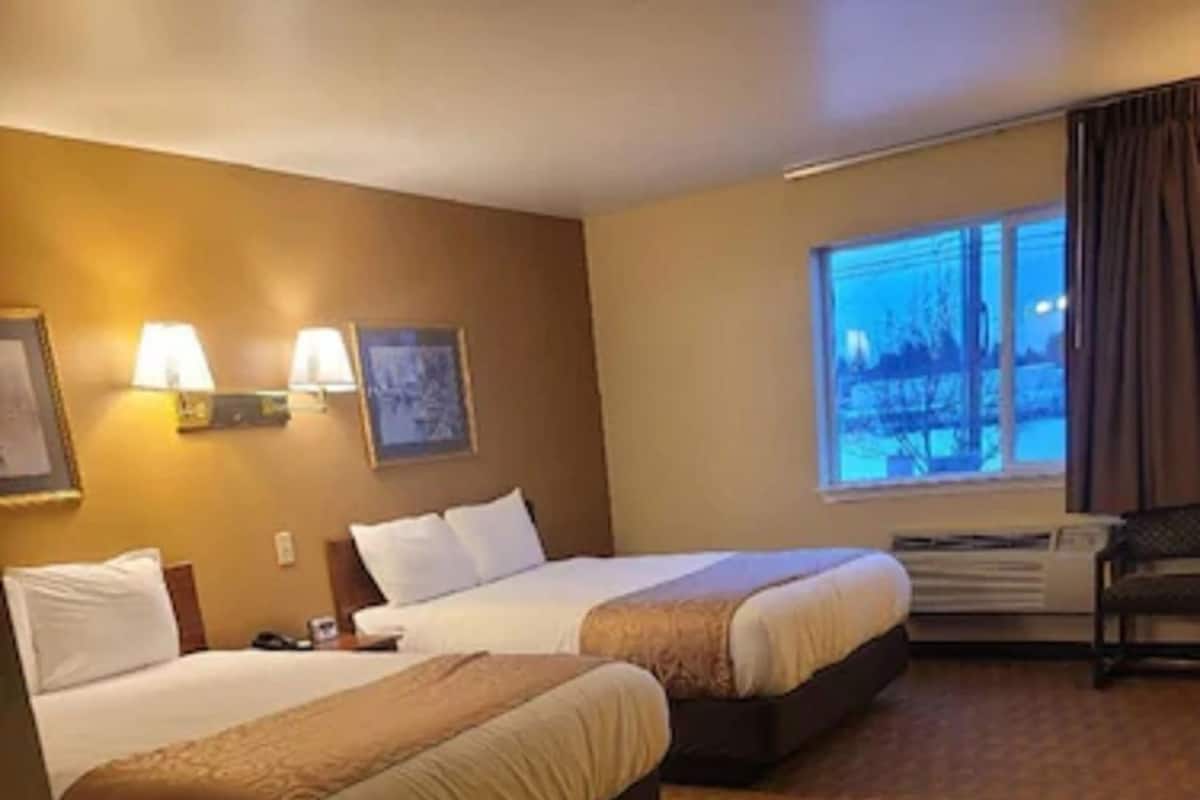 Ropa de cama de alta calidad, escritorio y cortinas blackout