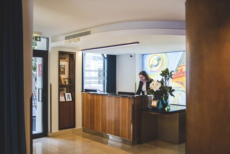 Hotel Eiffel Blomet - Image 9