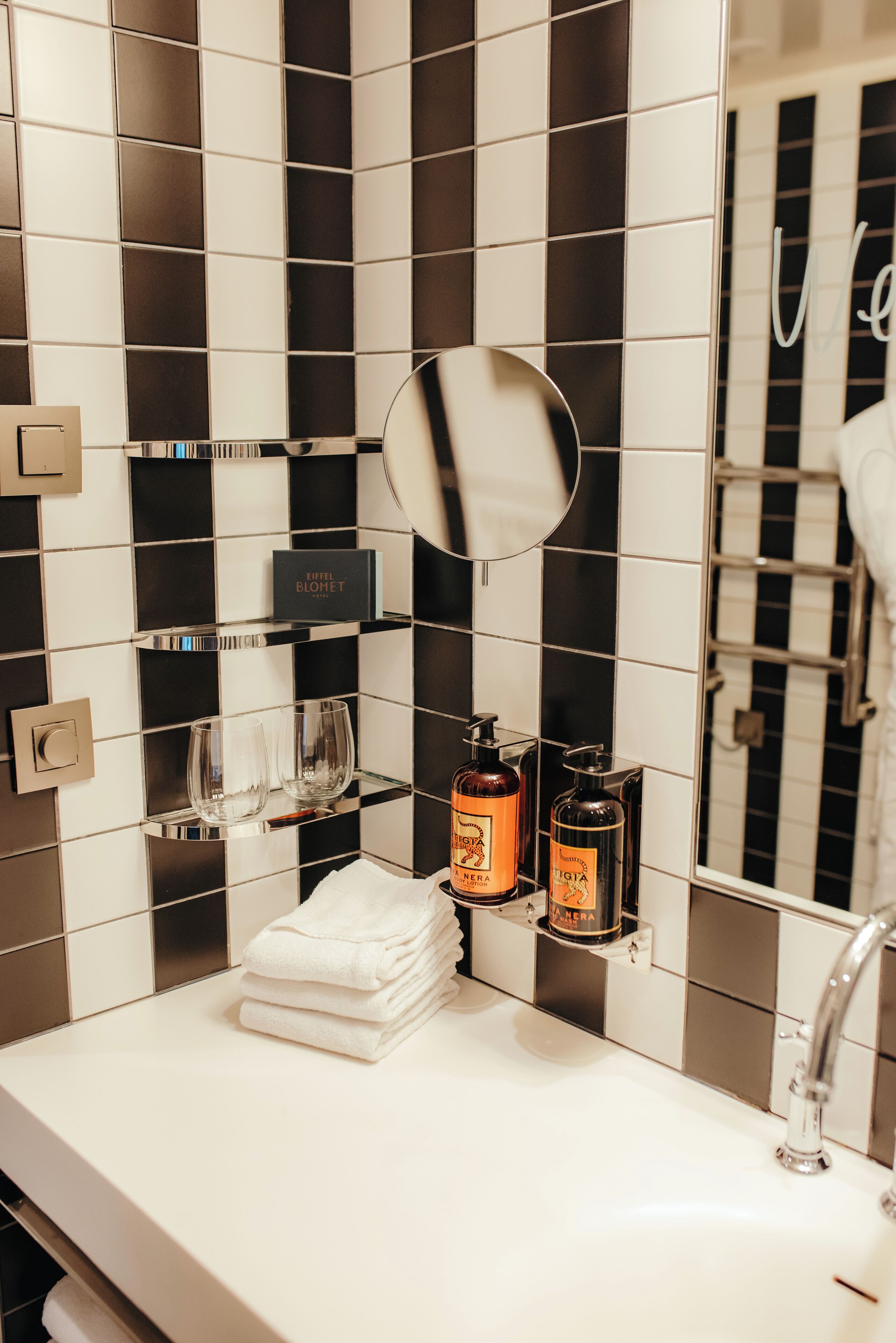 superior double room | bathroom | free toiletries, hair dryer, bathrobes, slippers