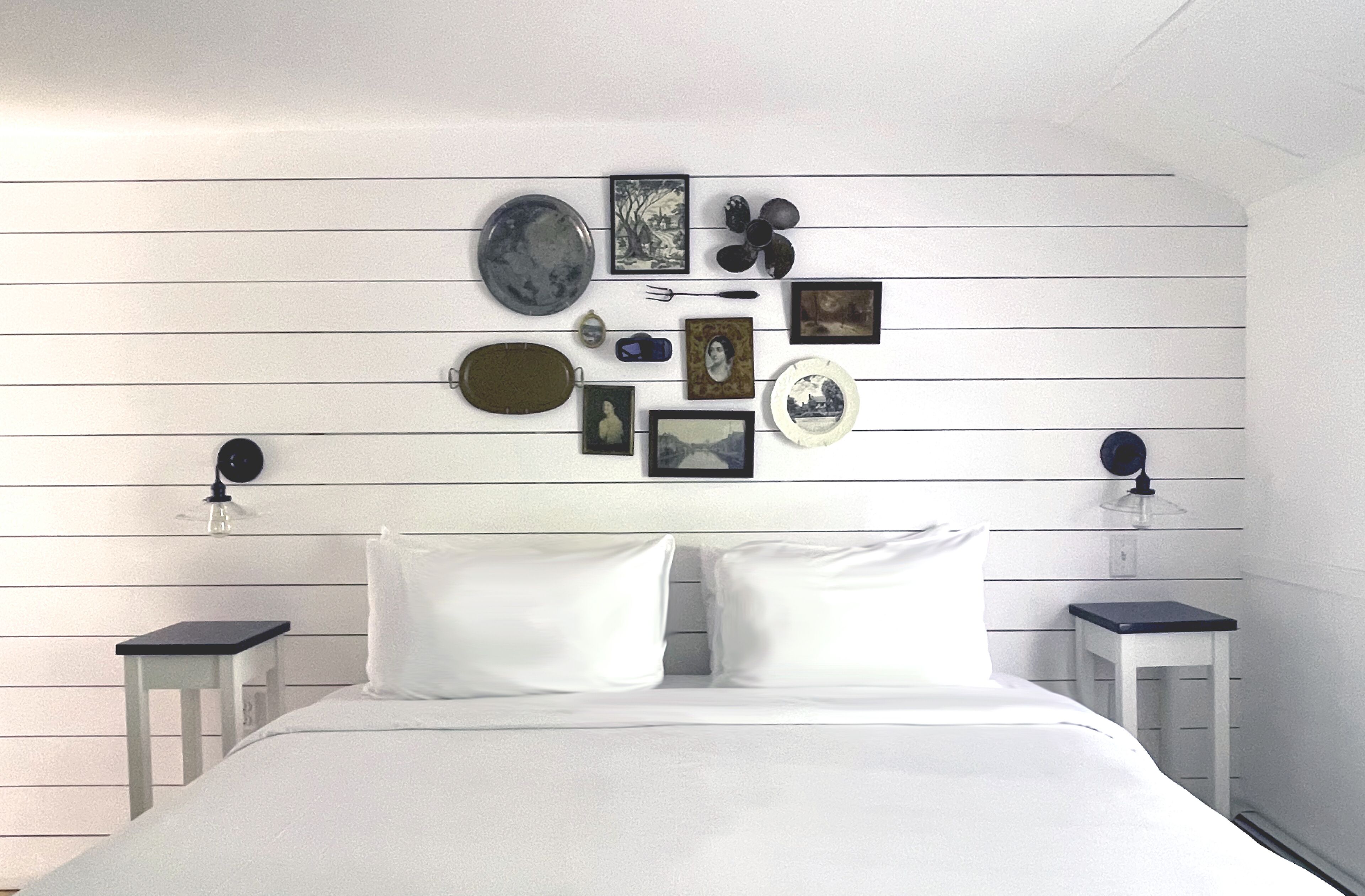 Standard Room, 1 King Bed | Premium bedding, iron/ironing board, WiFi (free), bed sheets