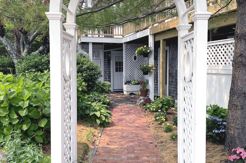 Salt House Inn