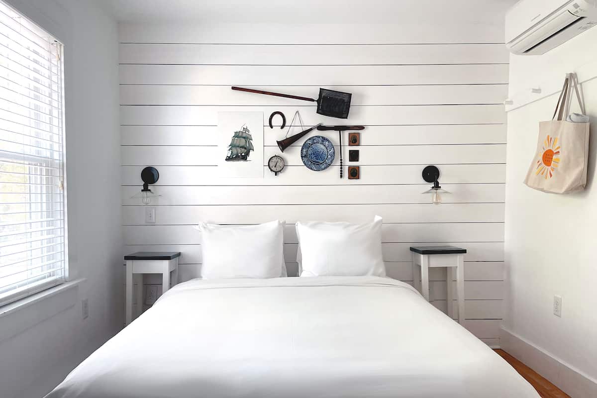 Camera Superior, 1 letto queen | Biancheria da letto di alta qualità, ferro/asse da stiro, Wi-Fi gratuito