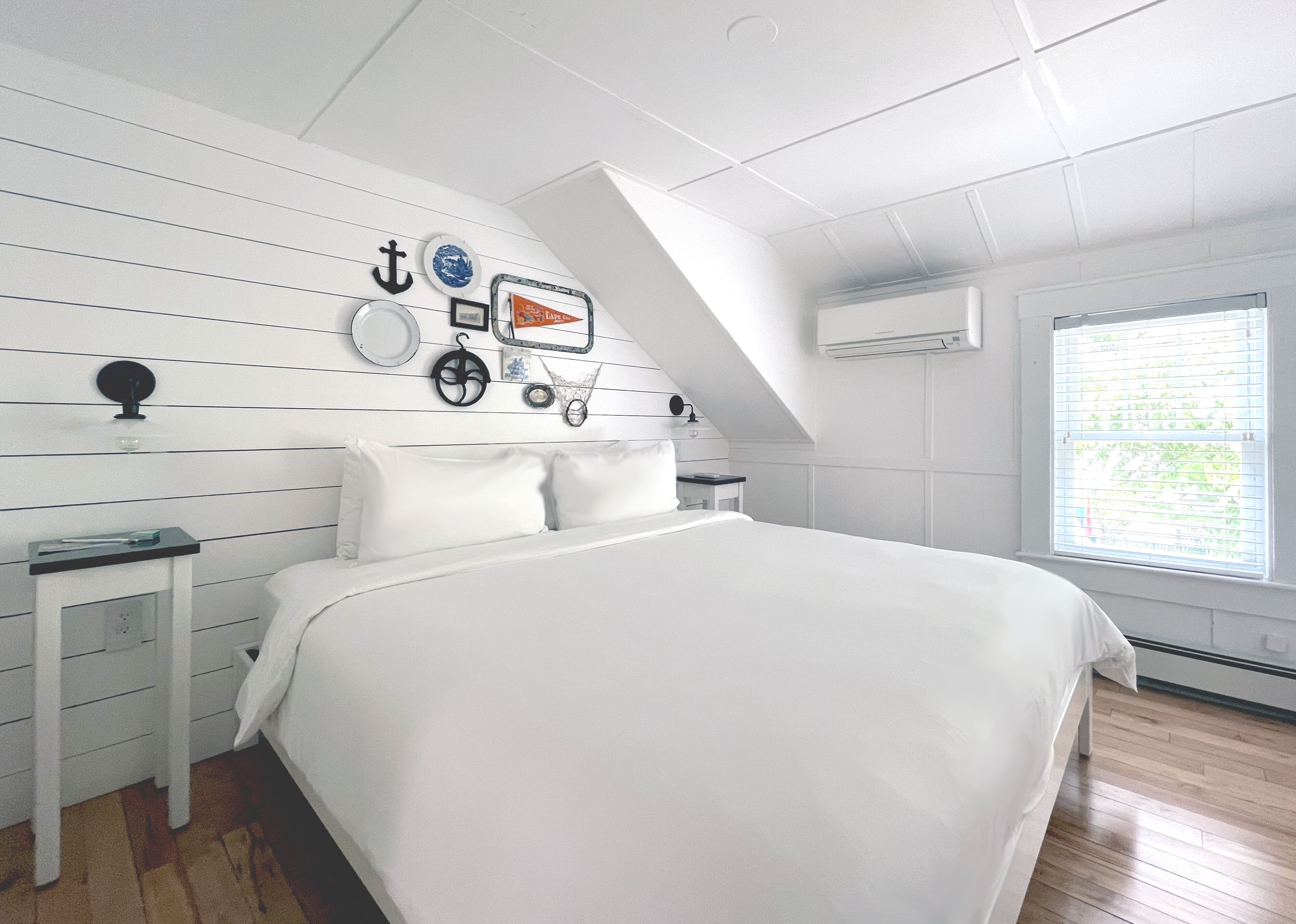 Chambre Standard, 1 très grand lit | Literie de qualité supérieure, fer et planche à repasser, Wi-Fi gratuit