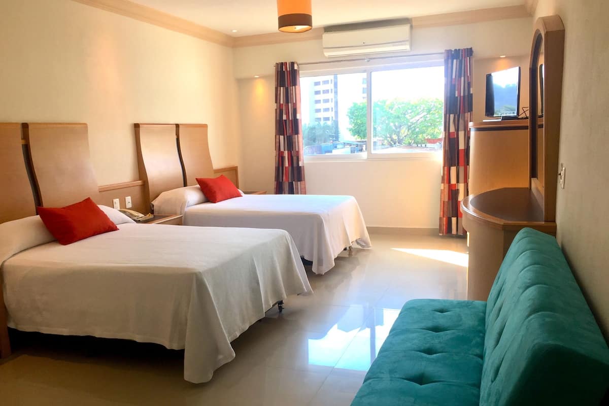 Superior Double Room | 1 bedroom, desk, blackout curtains, soundproofing