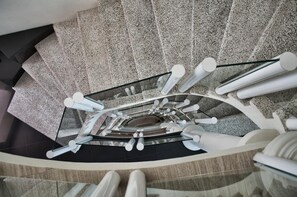 1 bedroom, desk, blackout curtains, soundproofing