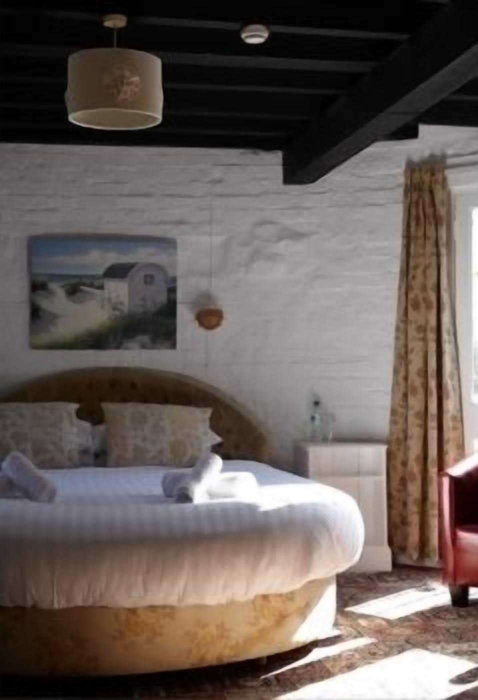 Superior Double Room (Roundel Room, Pets Not Allowed)