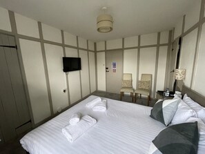 Desk, iron/ironing board, free WiFi, bed sheets - The Playden Oasts Inn (Rye)