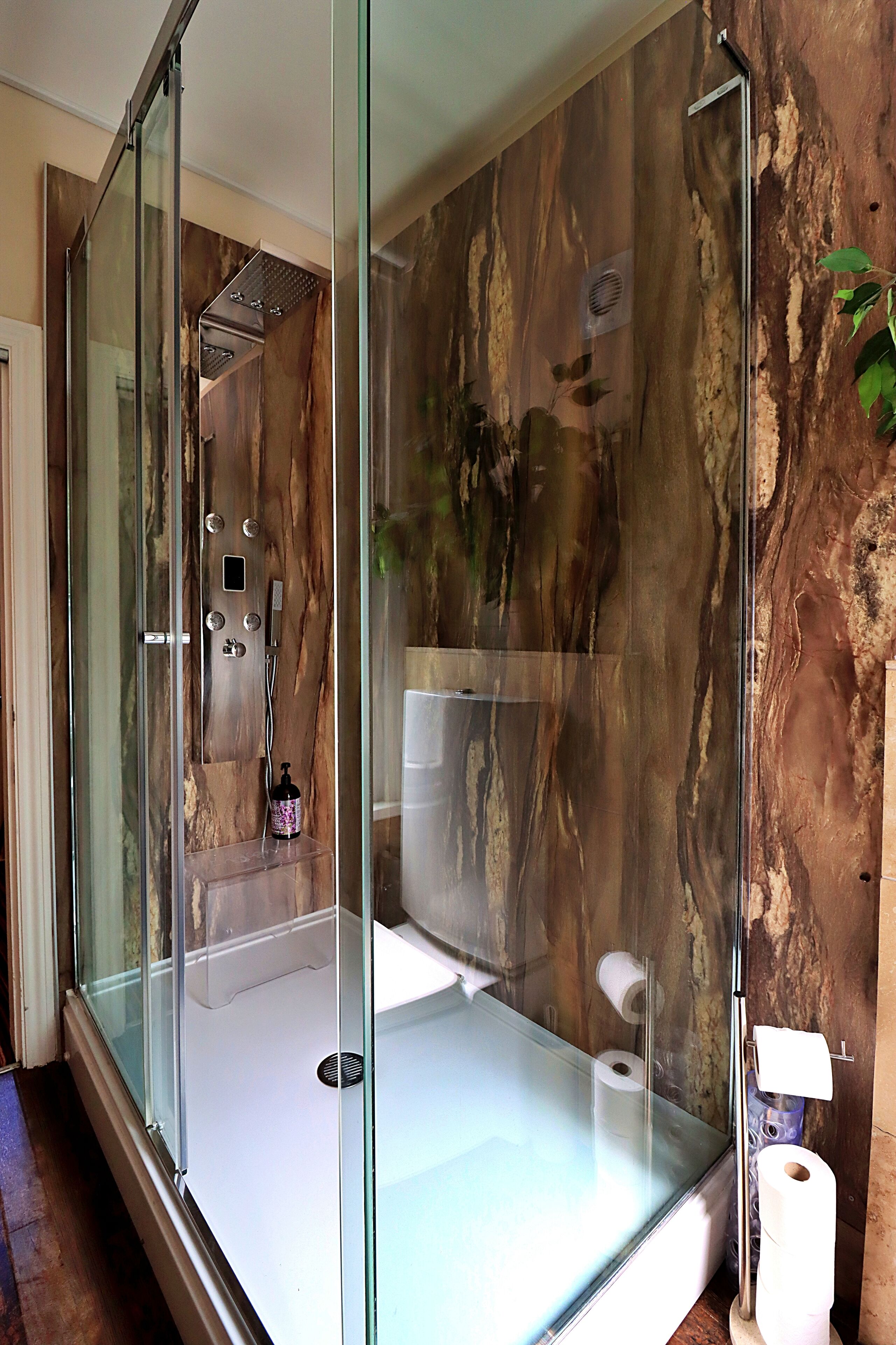 Executive Apartment, 3 Bedrooms | Bathroom | Combined shower/tub, jetted tub, free toiletries, hair dryer
