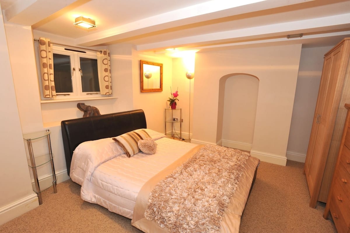 Superior Apartment, 3 Bedrooms (1king, 1 double, bunk bed + sofa bed) | Individually decorated, individually furnished, desk, soundproofing