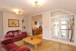 行政公寓, 3 间卧室 | 客厅 | 平板电视、DVD 播放器