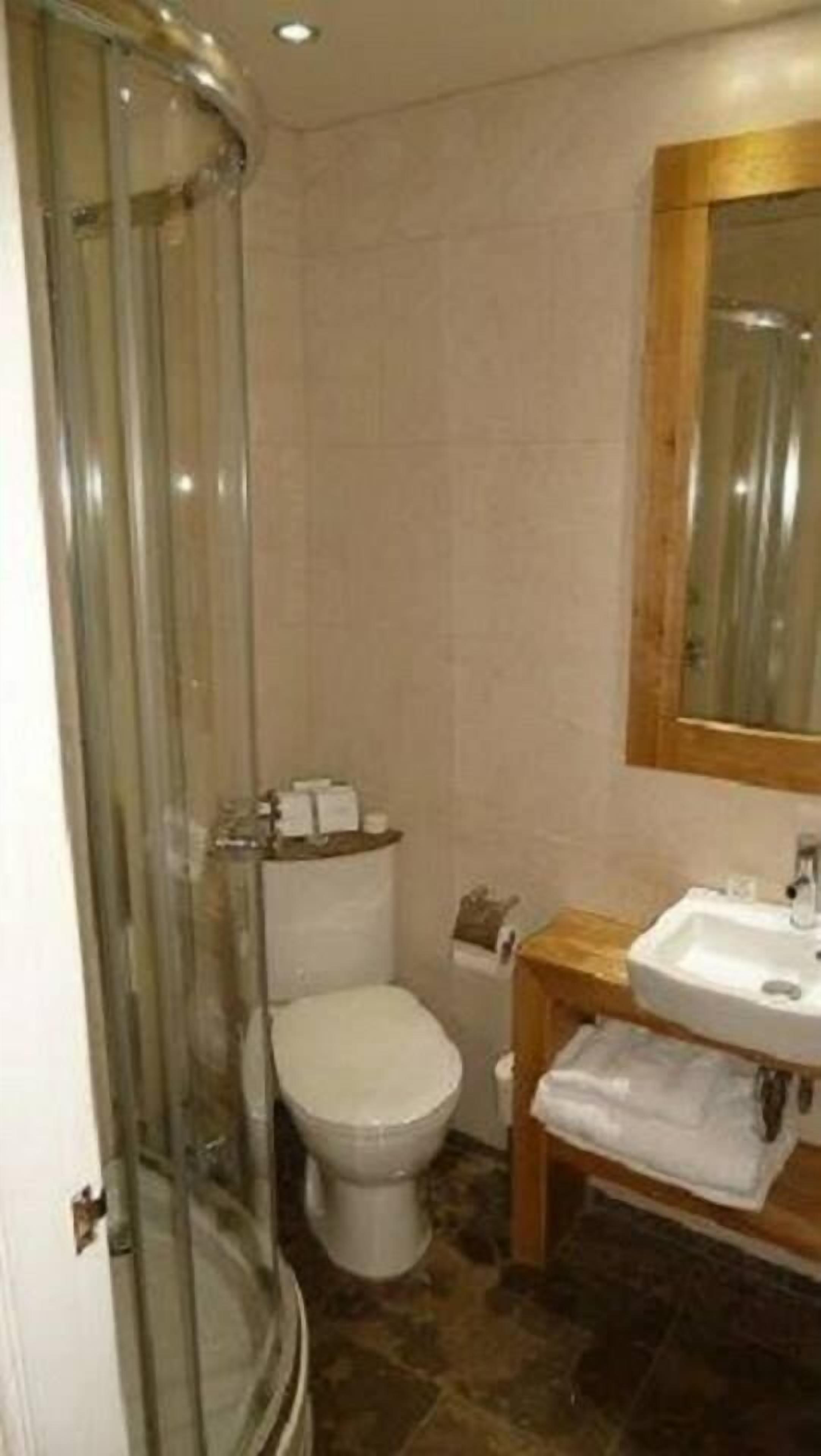 executive single room | bathroom | designer toiletries, hair dryer, towels
