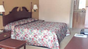 Standard Room, 1 King Bed, Smoking | Desk, free WiFi, bed sheets
