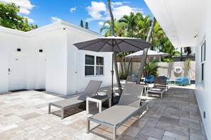 Outdoor pool, open 9:00 AM to 7:00 PM, pool umbrellas, pool loungers - The Hotel Deauville (Fort Lauderdale)