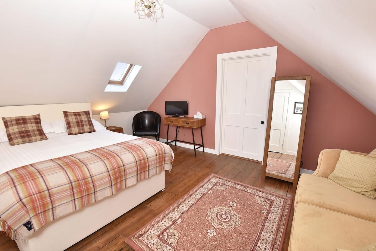 Premium bedding, blackout curtains, iron/ironing board (on request)