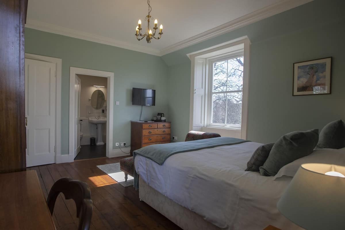 Premium bedding, blackout curtains, iron/ironing board (on request)