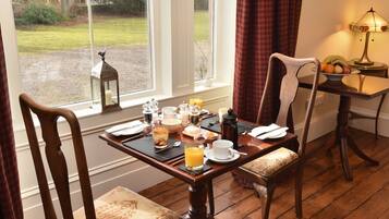 Ilmainen päivittäinen täysi aamiainen