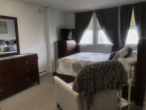 Deluxe Apartment, 1 Queen Bed, Lake View | Iron/ironing board, free WiFi - Chamber Lane Motel (Round Lake)