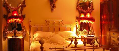 Honeymoon Suite, Ensuite | Premium bedding, individually decorated, individually furnished