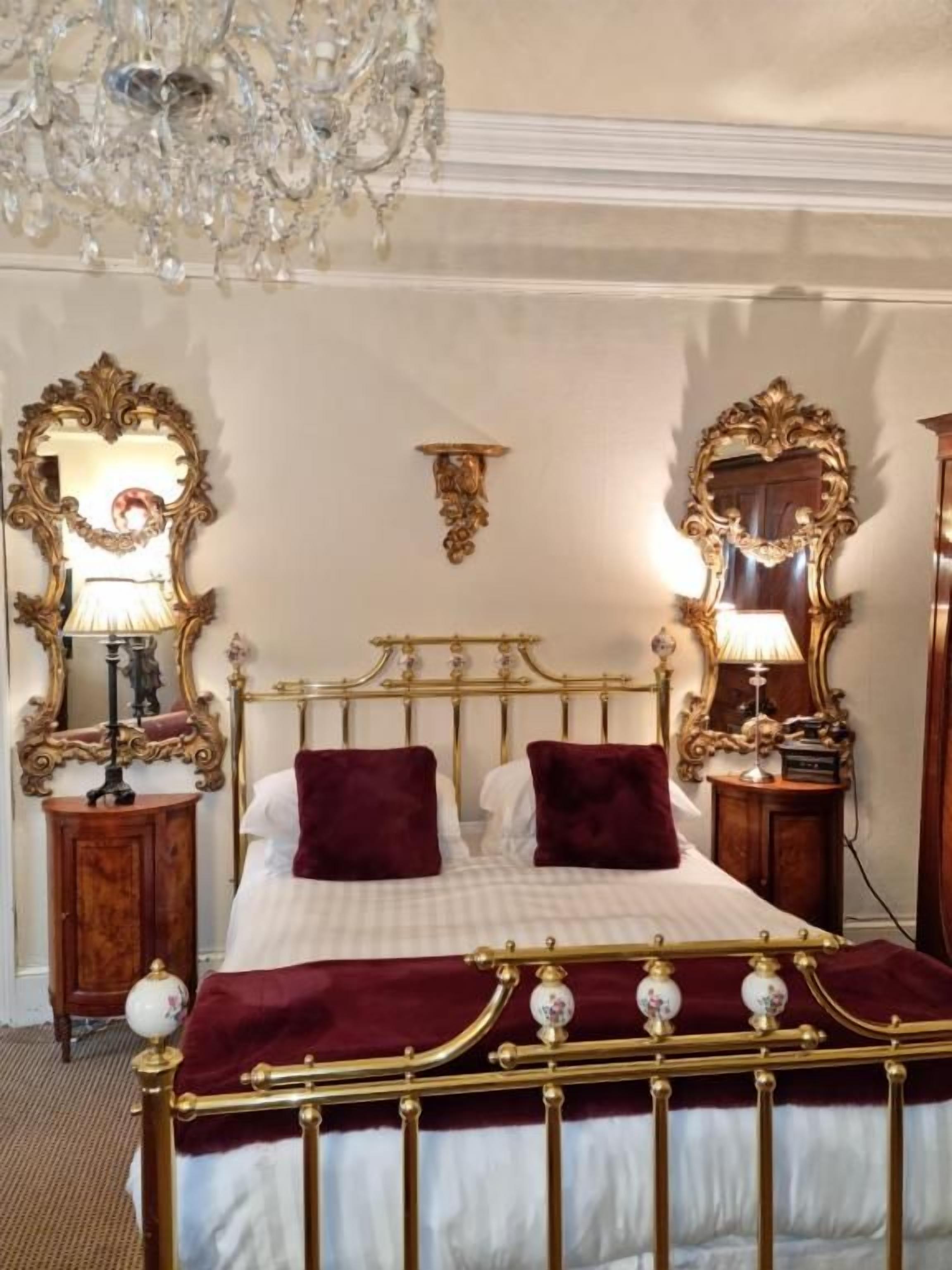 Ropa de cama de alta calidad y cunas gratuitas 