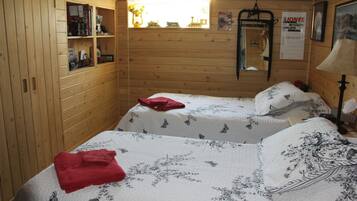 3 bedrooms, premium bedding, individually decorated, iron/ironing board