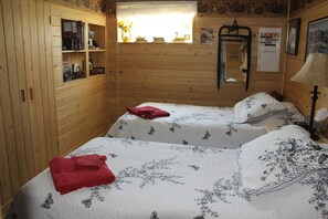3 bedrooms, premium bedding, individually decorated, iron/ironing board