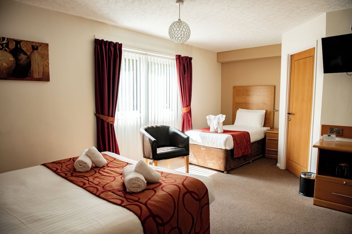 Family Room (2 children) | Iron/ironing board, free WiFi, bed sheets