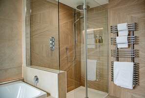 Superior Room (Courtyard Suite) | Bathroom | Shower, free toiletries, hair dryer, towels - The Old Ginn House Inn (Workington)