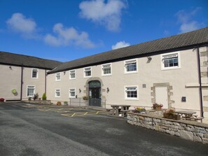 مدخل المنشأة