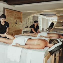 Salas de tratamiento para parejas, un sauna, baño turco