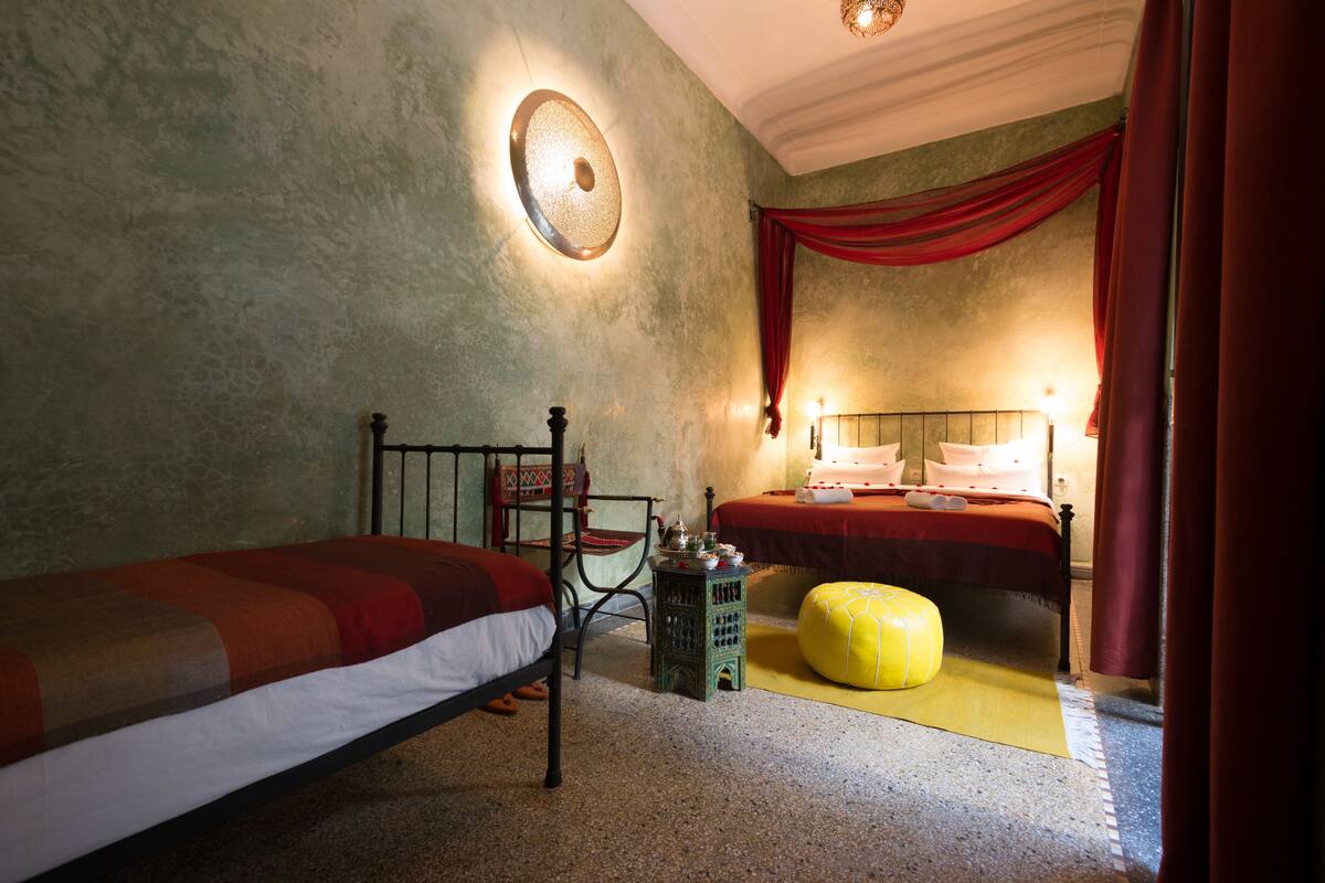 Chambre Triple | Literie de qualité supérieure, coffres-forts dans les chambres