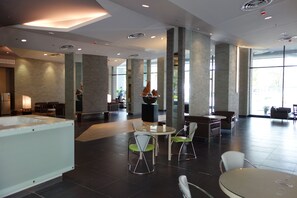 Lobby sitting area - Supalai Asoke Residence (Bangkok)