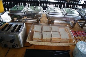 Daily continental breakfast (THB 250 per person)