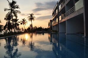 2 outdoor pools, sun loungers - VIlla Thawthisa (Unawatuna)