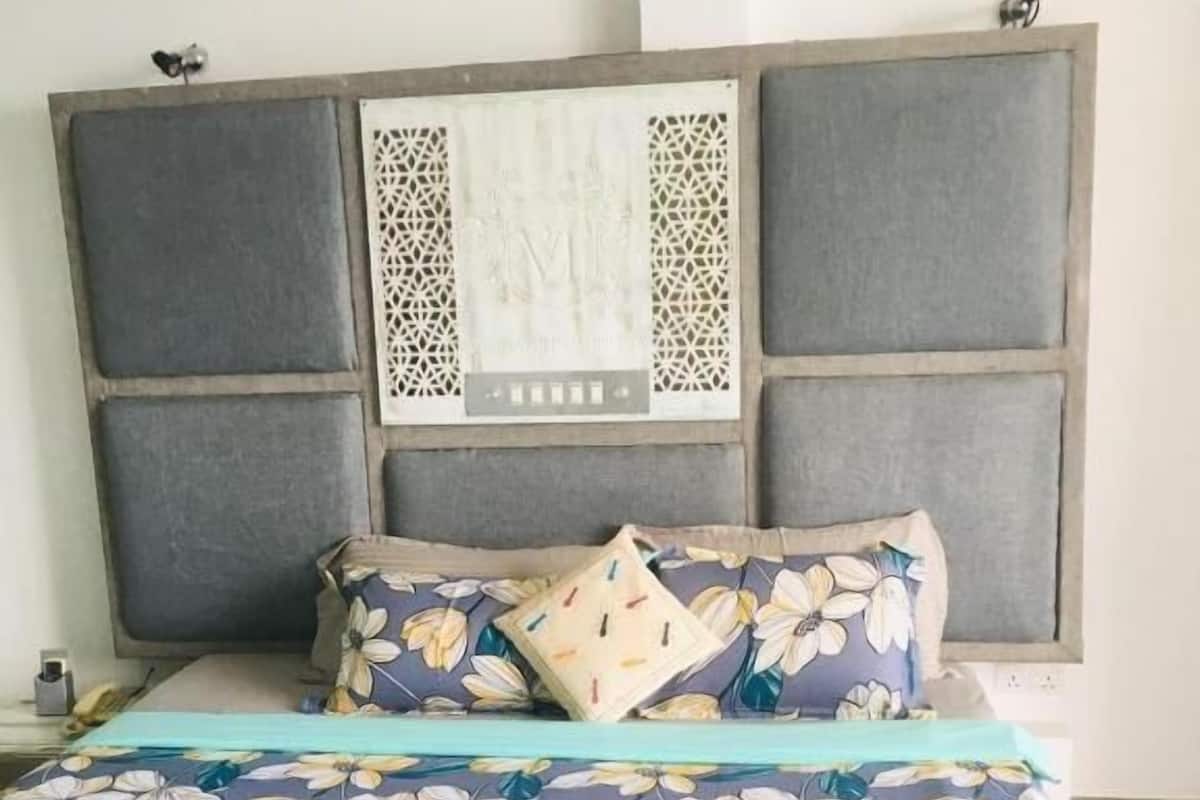 Habitación estándar | Minibar, caja fuerte, escritorio y tabla de planchar con plancha
