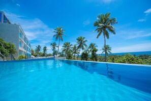 2 outdoor pools, pool loungers - VIlla Thawthisa (Unawatuna)