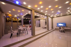 Minibar, in-room safe, desk, iron/ironing board - VIlla Thawthisa (Unawatuna)