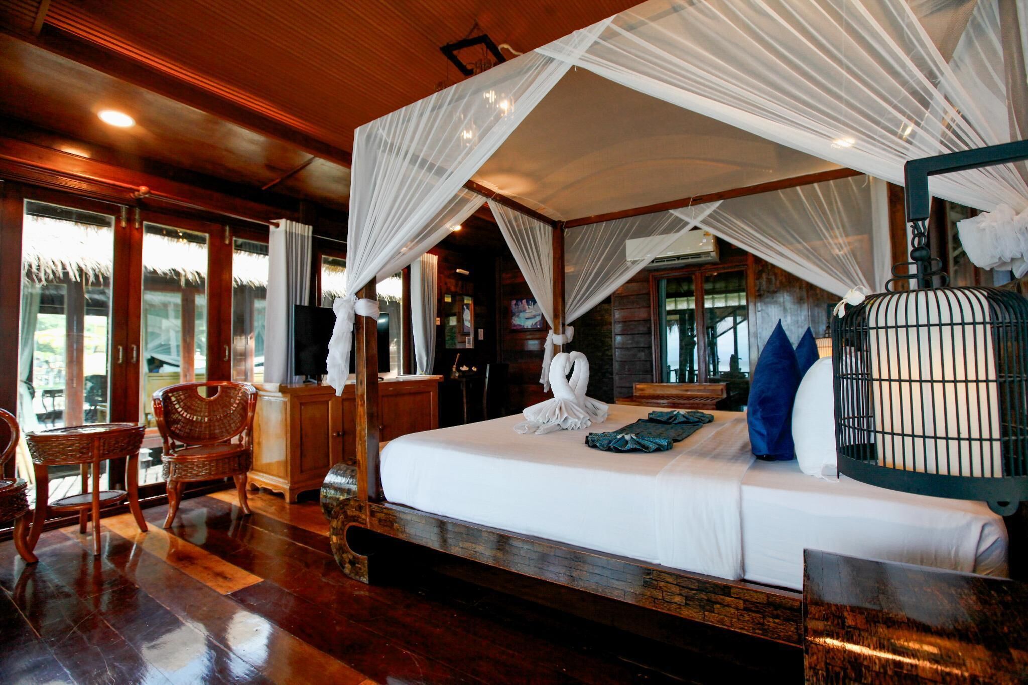 Deluxe Beachfront Villas | 客房内保险箱、办公桌、免费 WiFi