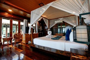 Deluxe Beachfront Villas | In-room safe, desk, free WiFi