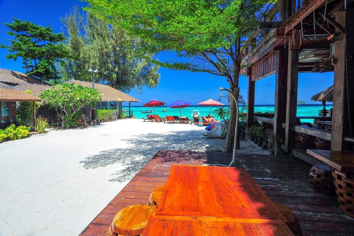 Deluxe Beachfront Villas | Una cassaforte in camera, una scrivania, Wi-Fi gratuito