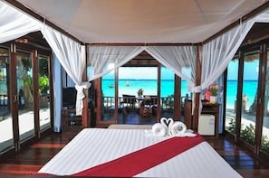 Deluxe Beachfront Villas | In-room safe, desk, cribs/infant beds, free WiFi