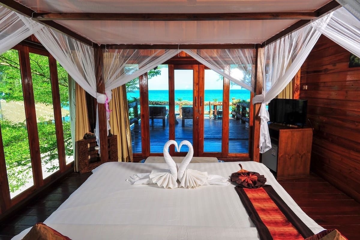 Deluxe Sea View Upper Room | Una cassaforte in camera, una scrivania, Wi-Fi gratuito