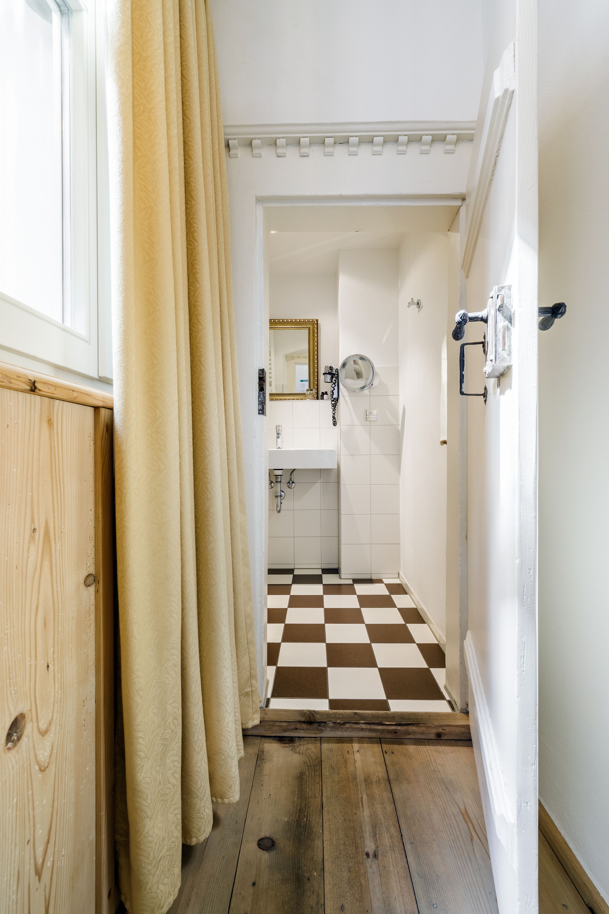 standard double room | 1 bedroom, premium bedding, minibar, in-room safe