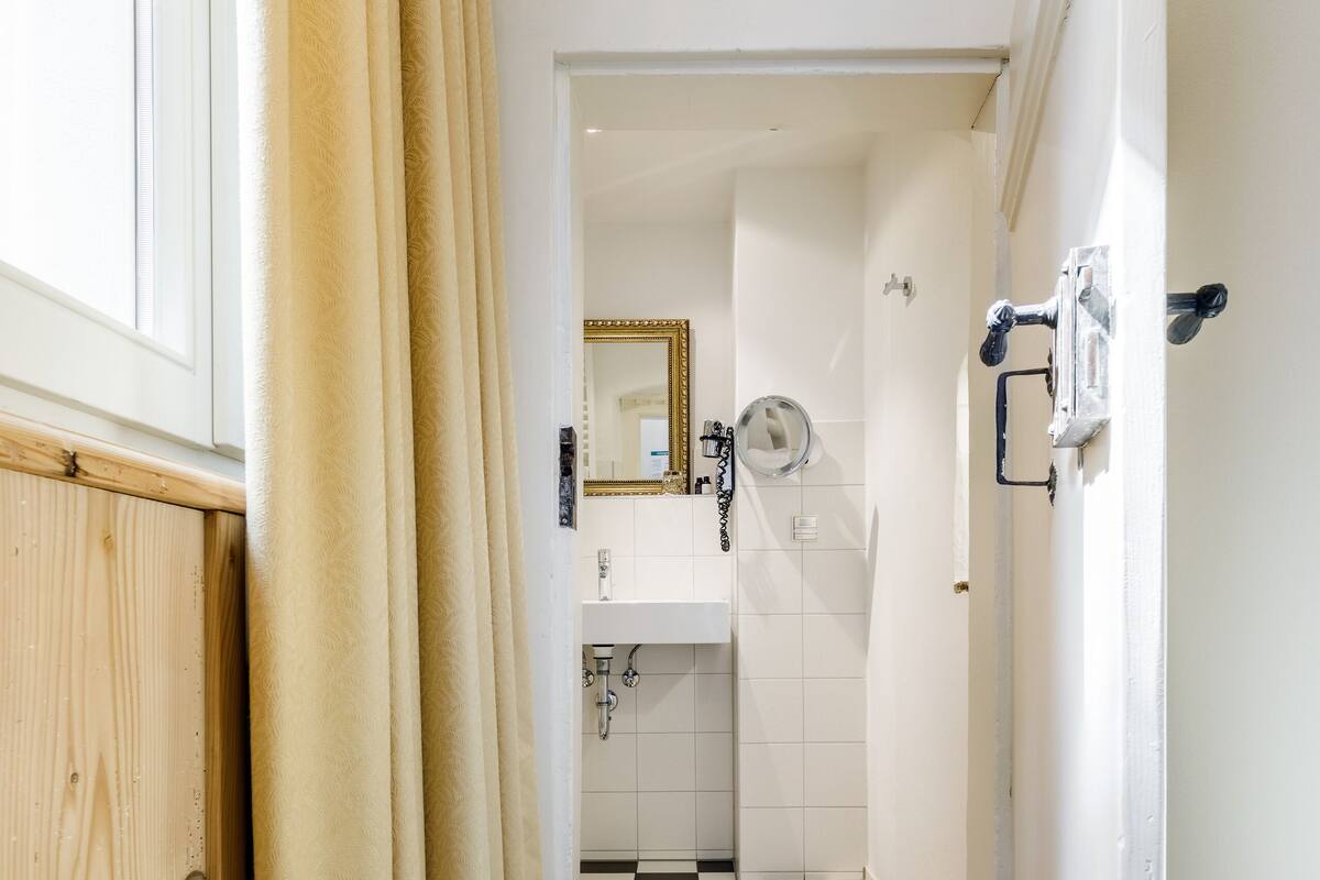 standard double room | 1 bedroom, premium bedding, minibar, in-room safe