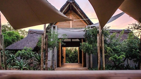 Fachada. Royal Thonga Safari Lodge