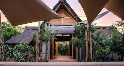 Royal Thonga Safari Lodge