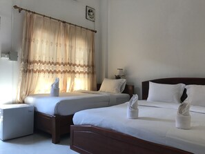 Triple Room | Desk, free WiFi - Malany Hotel (Vang Vieng)