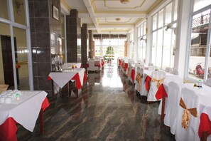 Free daily self-serve breakfast - Malany Hotel (Vang Vieng)