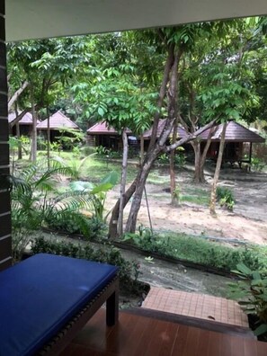 Garden Room | Porch - Lipe Sunset Forest Resort (Koh Lipe)