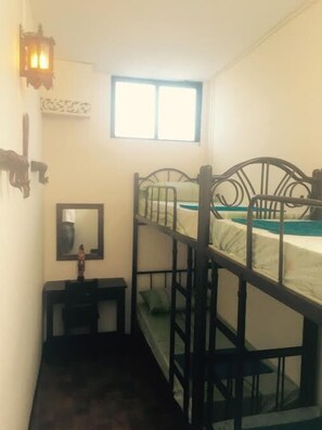 Desk, free WiFi, bed sheets - DMK Hostel Donmueang Airport (Bangkok)